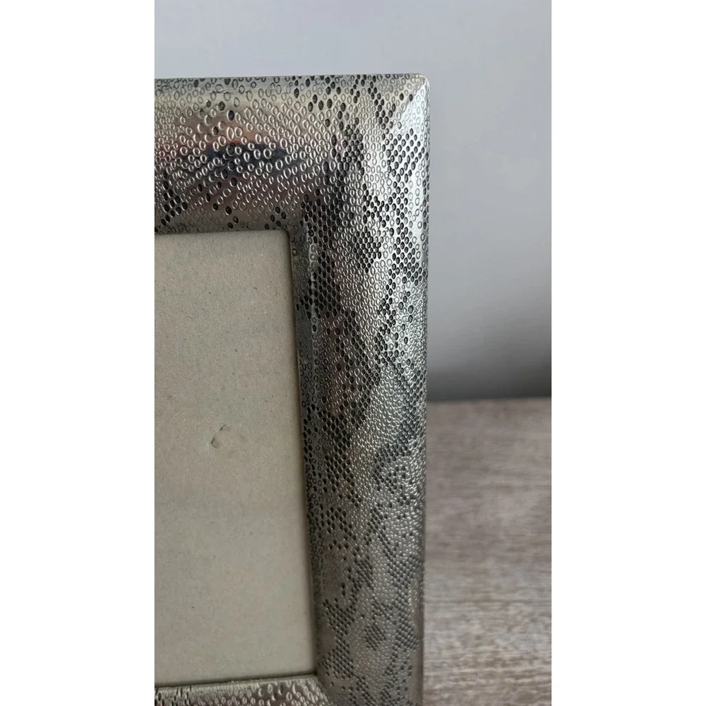 Graphic Image this silver